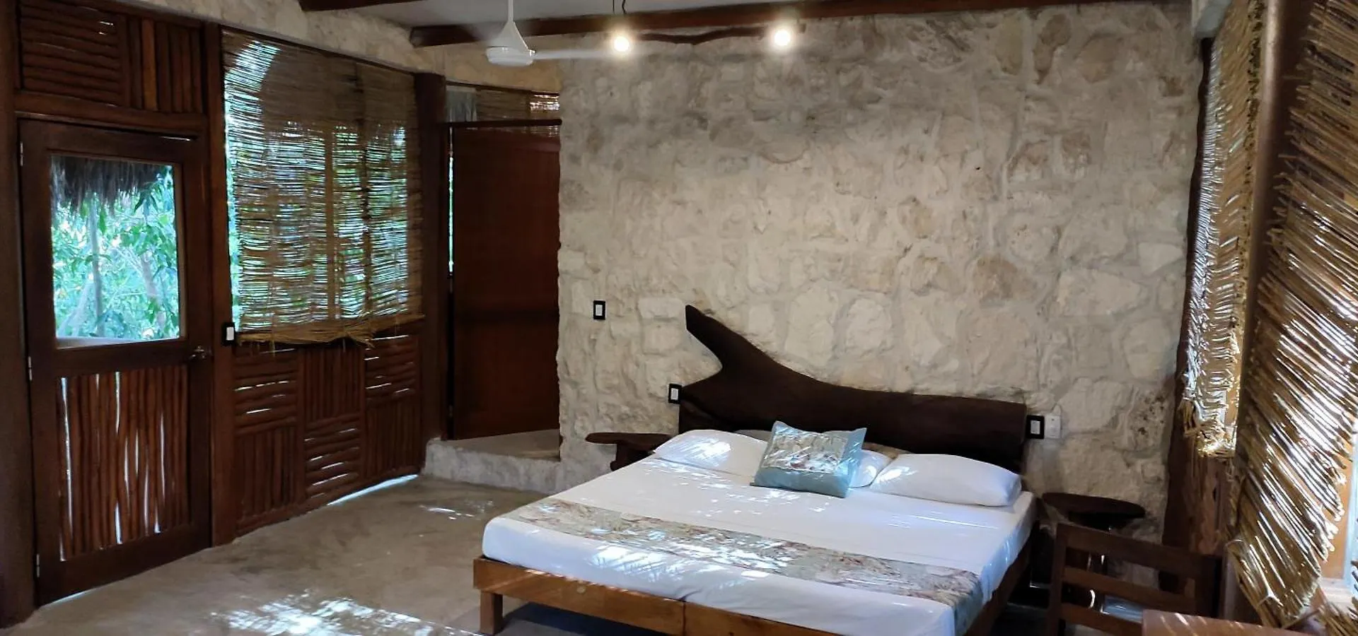 Aldea Maya-Ha Cabañas con cenotes Puerto Morelos 3*,  México