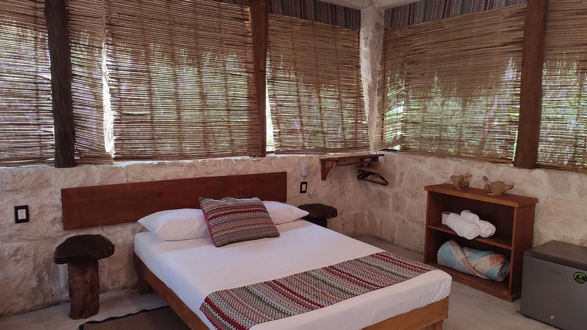 Camping Aldea Maya-Ha Cabañas con cenotes Puerto Morelos