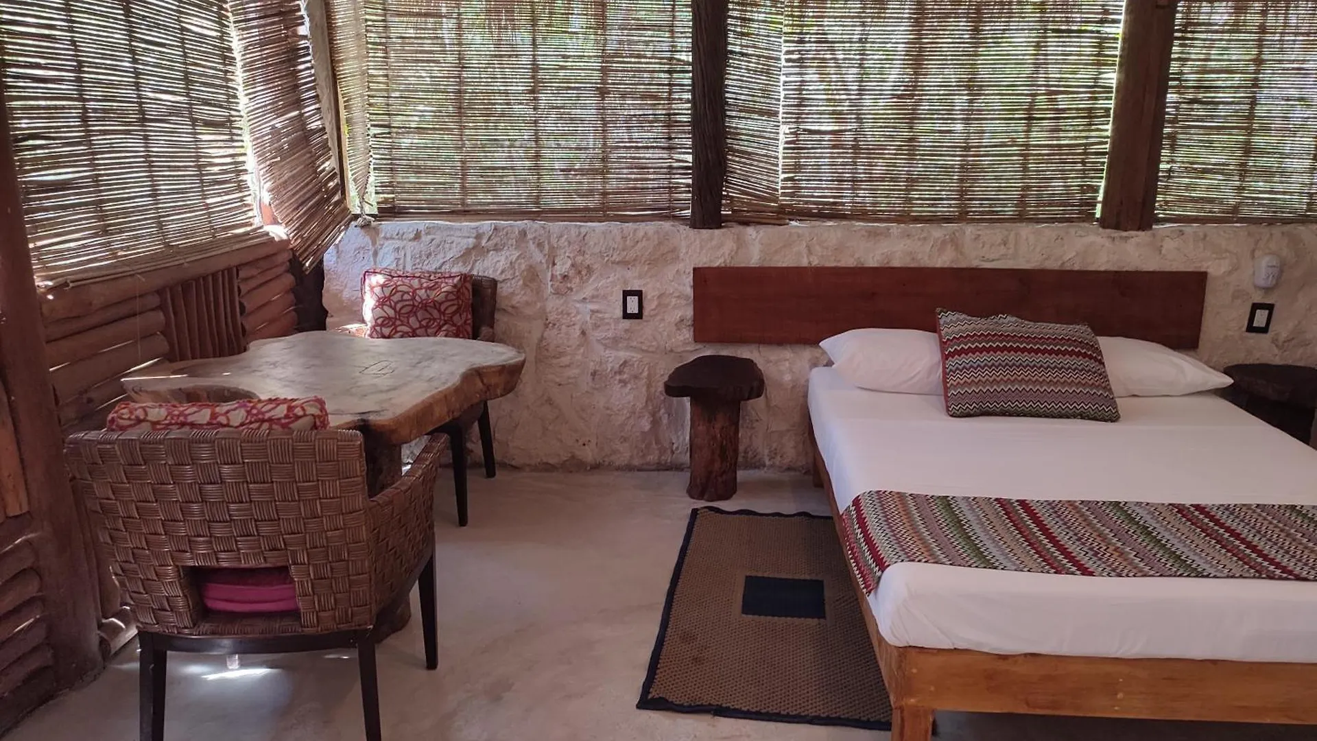 Aldea Maya-Ha Cabañas con cenotes Puerto Morelos Camping